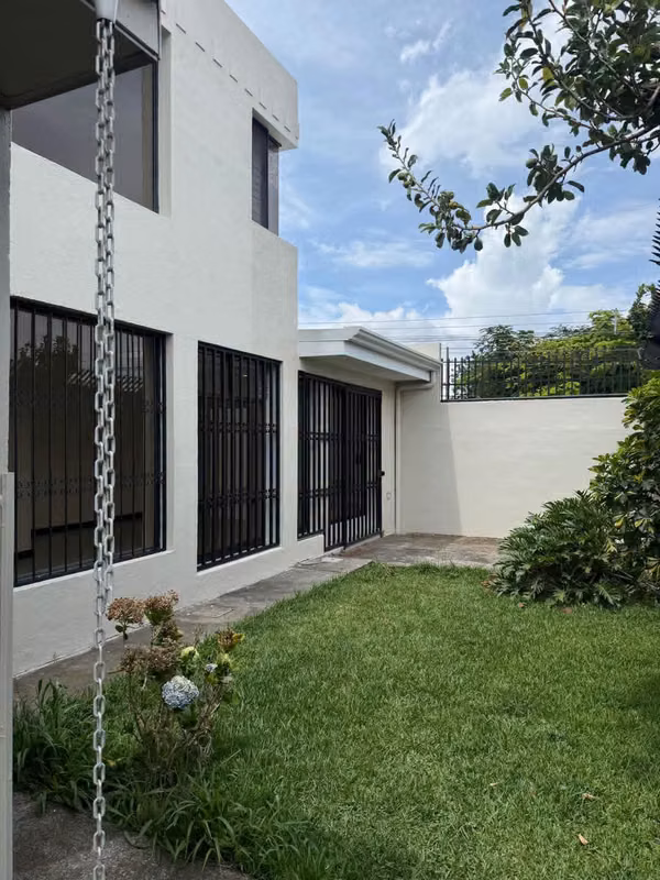 Se Vende Hermosa Casa Recién Remodelada, San Pablo de Heredia.