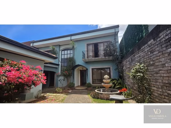 Casa en Venta en Santo Domingo de Heredia | 4 Habitaciones | Amplio Jardín