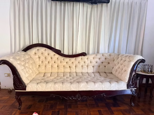 Old Vintage European Divan in Nogal Wood Tired by Hand. Like New Month 2, 25 mt Long X 75 cm Background