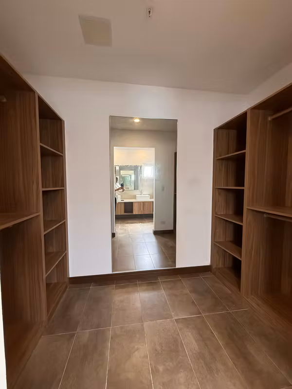 Venta de amplio apartamento esquinero | 115 m² | Primer piso | Vía Natura, Guayabos de Curridabat