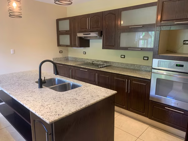 Residencia de Lujo en Condominio Albacete Exclusividad en Cartago 43147