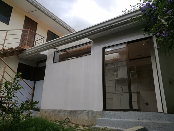 Se alquila apartamento  en  Curridabat.