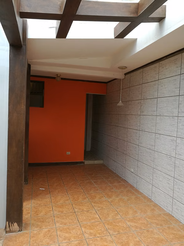 Se alquila apartamento  en  Curridabat.