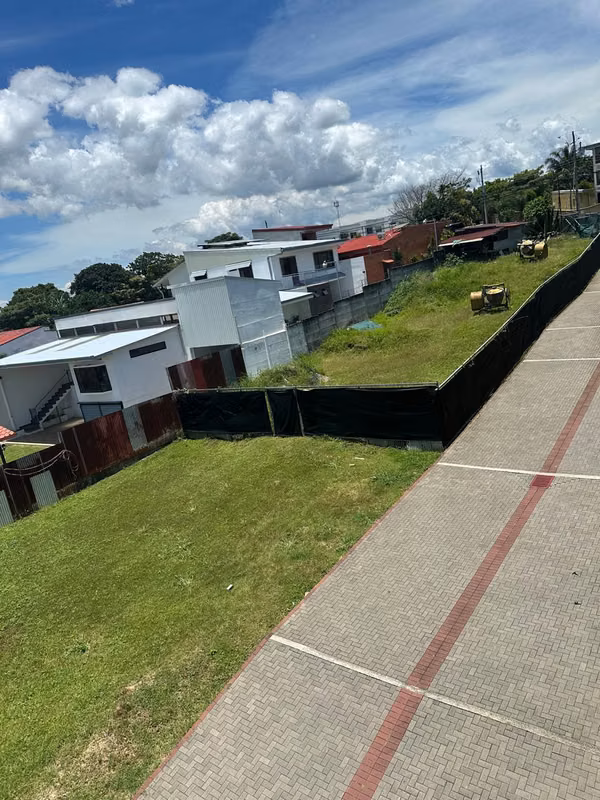 Lote de 1.300 m² con anteproyecto para 6 apartamentos y una casa en San Pablo de Heredia