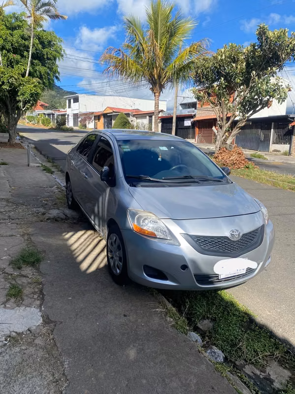 Se vende Toyota Yaris 2012 automático