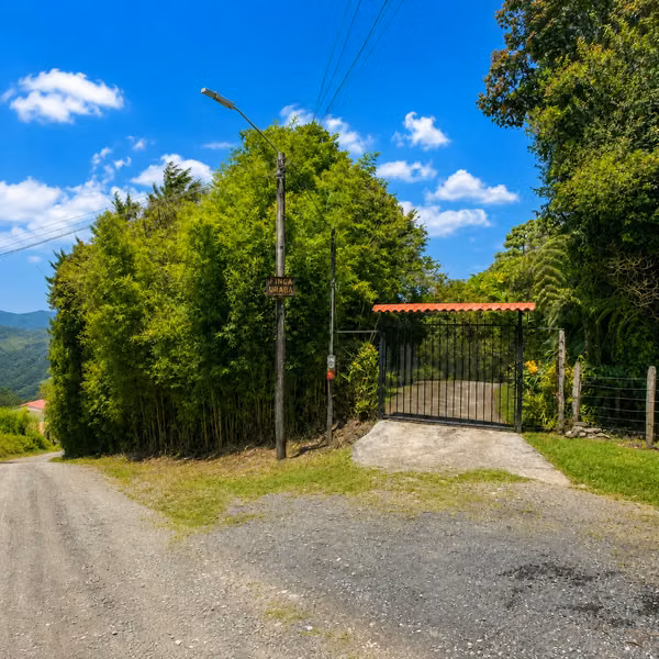 Se vende finca de 5,3 hectáreas en El Guarco, Cartago | Cabaña, rancho y vistas a la montaña