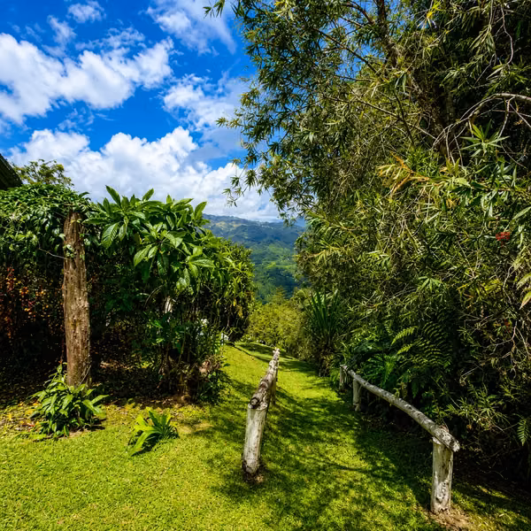 Se vende finca de 5,3 hectáreas en El Guarco, Cartago | Cabaña, rancho y vistas a la montaña