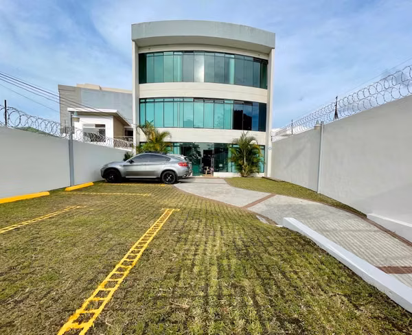 EDIFICIO DE 520 M2 PARA OFICINAS SOBRE BOULEVARD DENT SAN PEDRO