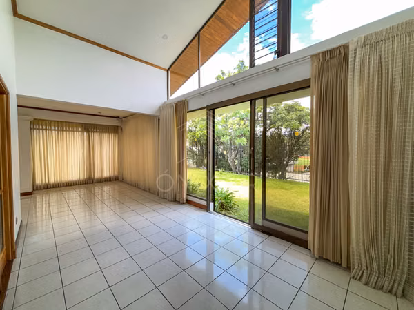 One Floor House for Rent in Curridabat 4 bedrooms with Garden