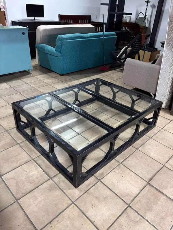 Table Centre Room in wood of Cedro and glass beveled. Imported Measure 156 cm Long X 120 cm Width X 41 cm High