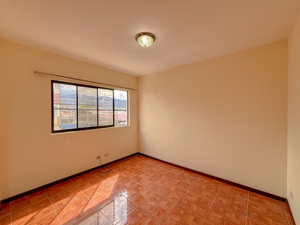House for rent with 2 covered parking spaces and independent entrance