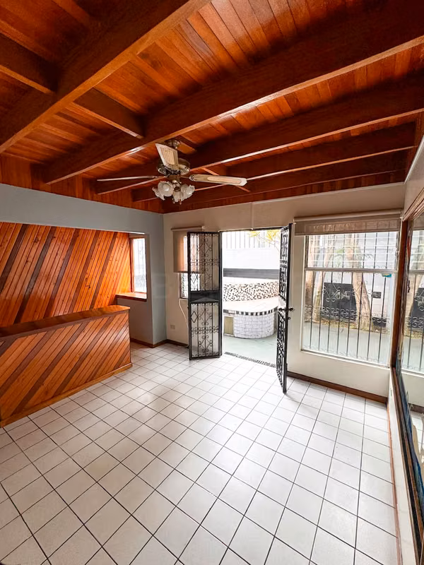 Independent House in La Uruca - 124; Jacuzzi + First Level Room