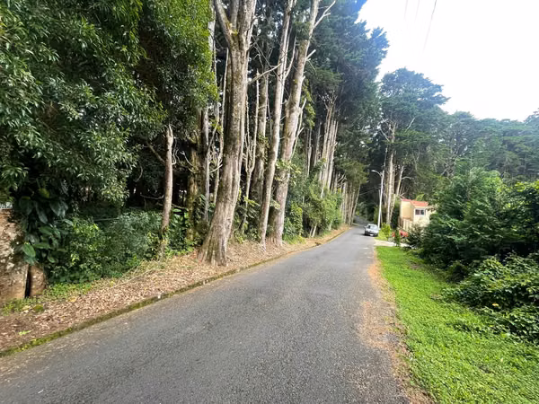 Flat lot in Residencial del Monte Tirol – 3 water connections