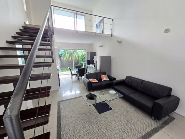 Moderno apartamento amoblado con amenidades en Santa Ana $1800