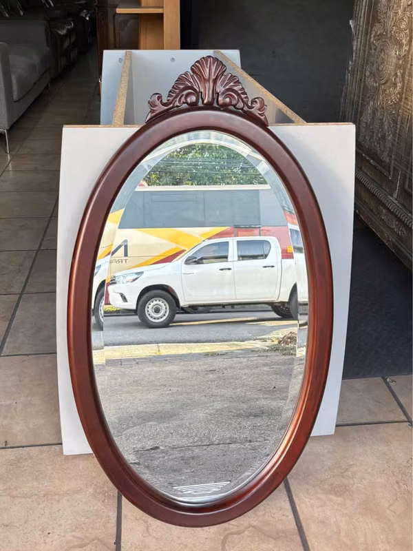 Old European Vintage Mirror in Hand-Tasted Cedar Wood and Bone Glass. Like New Mode 85 cm High X 48 cm Width