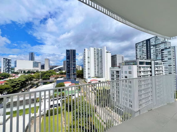 Alquiler apto de estreno con vistas panorámicas, La Sabana. (MN)