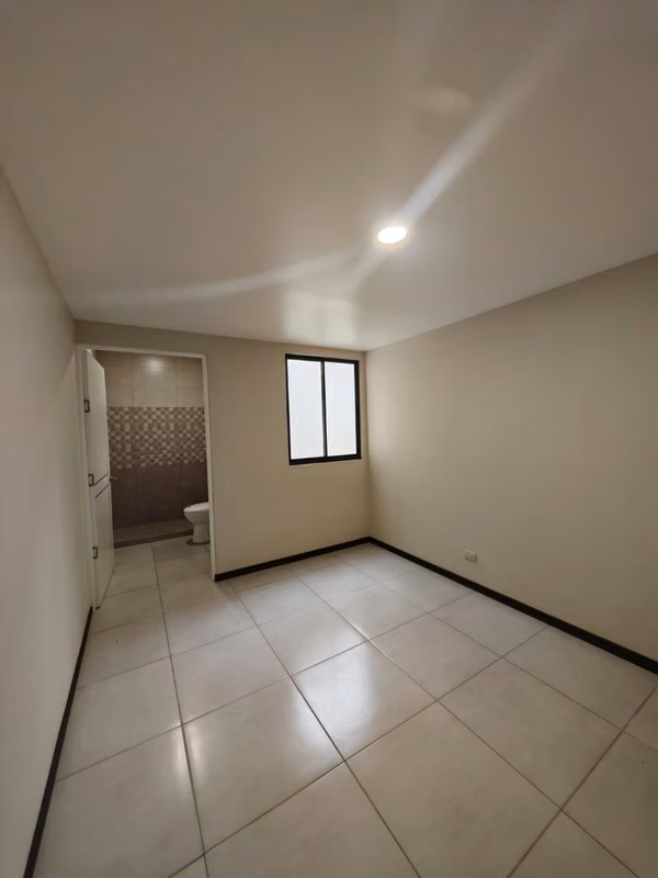 VENDO CASA REMODELADA EN JOSE MARIA ZELEDON , CURRIDABAT