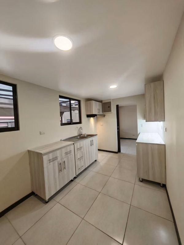 VENDO CASA REMODELADA EN JOSE MARIA ZELEDON , CURRIDABAT