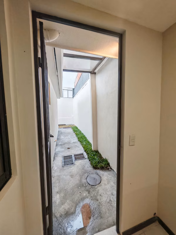 VENDO CASA REMODELADA EN JOSE MARIA ZELEDON , CURRIDABAT