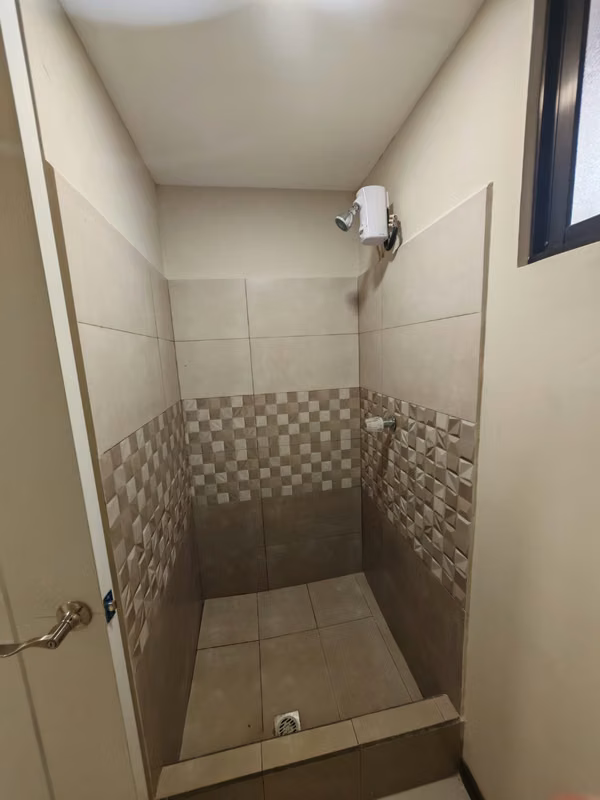 VENDO CASA REMODELADA EN JOSE MARIA ZELEDON , CURRIDABAT