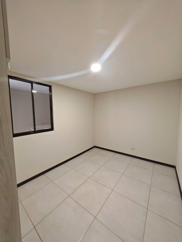 VENDO CASA REMODELADA EN JOSE MARIA ZELEDON , CURRIDABAT