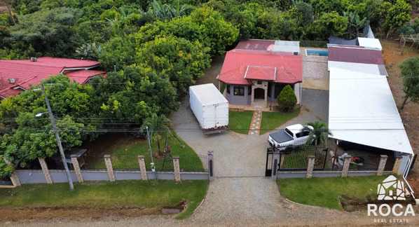 Venta de casa con piscina en Cajon de Perez Zeledon