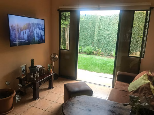 Large single-level house for sale in Tibás.