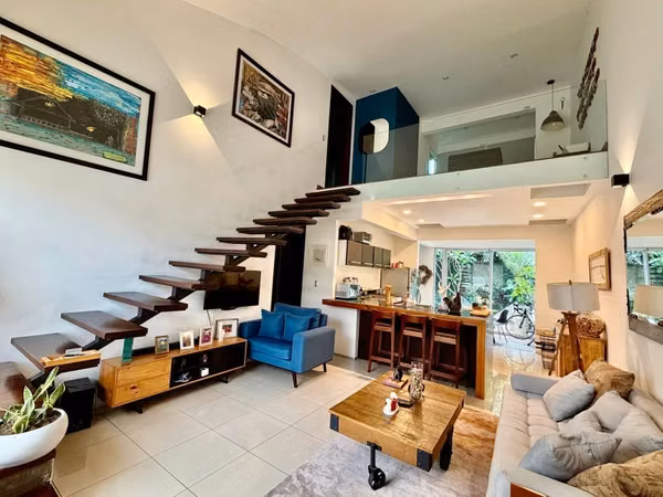 SE VENDE Casa contemporánea en exclusivo condominio en Santa Ana KS