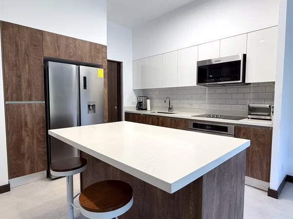Venta, Produciendo ingresos, Apartamento de 1 Dormitorio y área Flexible con Balcón y Ático en Bosques del Cafe, Escazú ID27245