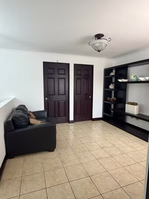 Casa en venta en Hacienda Las Palmas, Santa Ana.