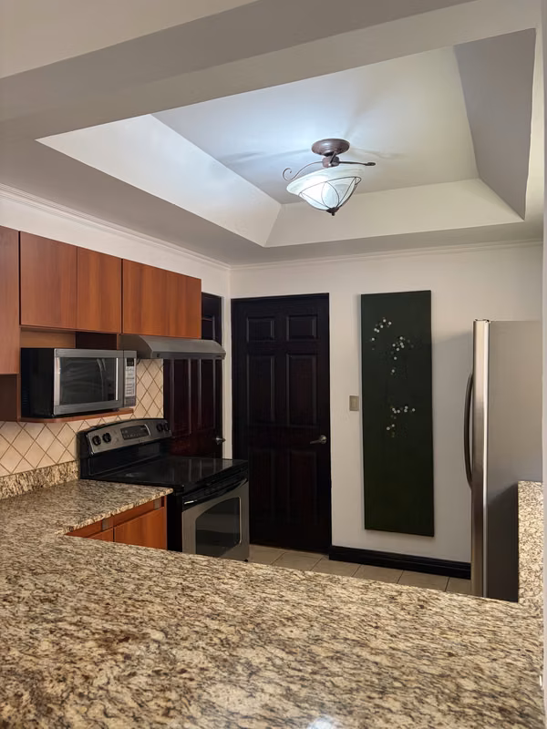 Casa en venta en Hacienda Las Palmas, Santa Ana.