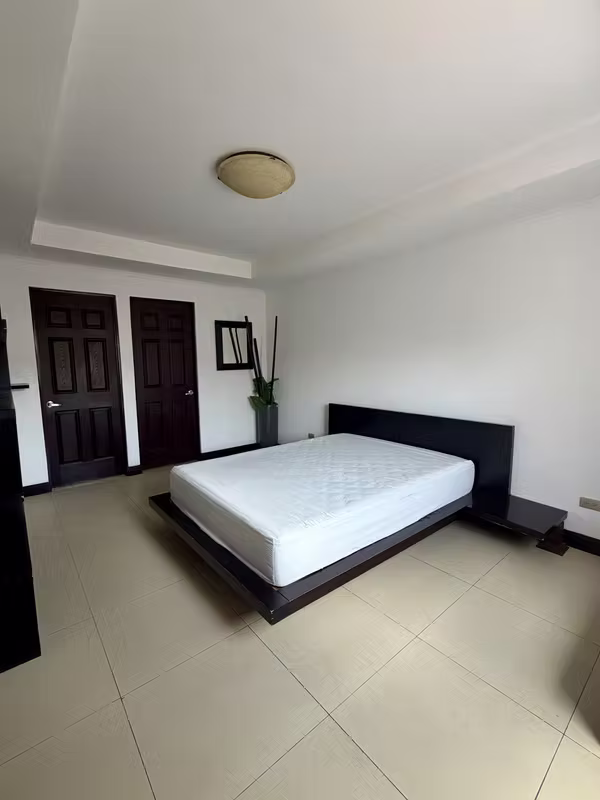 Casa en venta en Hacienda Las Palmas, Santa Ana.
