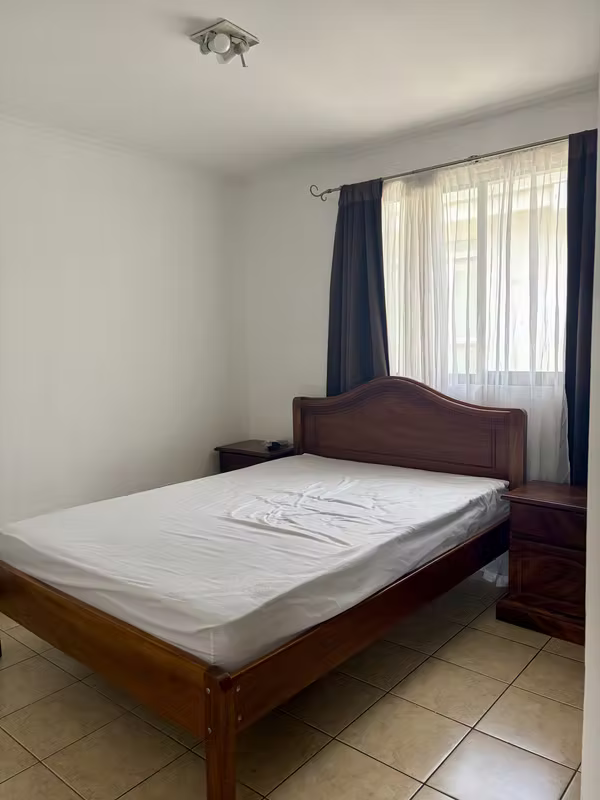 Casa en venta en Hacienda Las Palmas, Santa Ana.