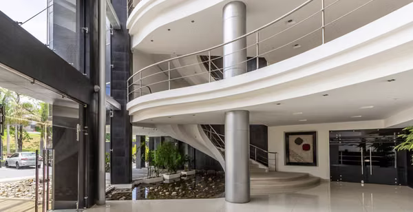 Office in Escazú - 86m ² ($2,400 VAT and quota included)