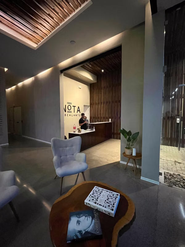 Apartamento Studio Amoblado con Parqueo en Barrio Escalante