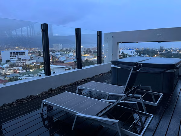 Apartamento Studio Amoblado con Parqueo en Barrio Escalante