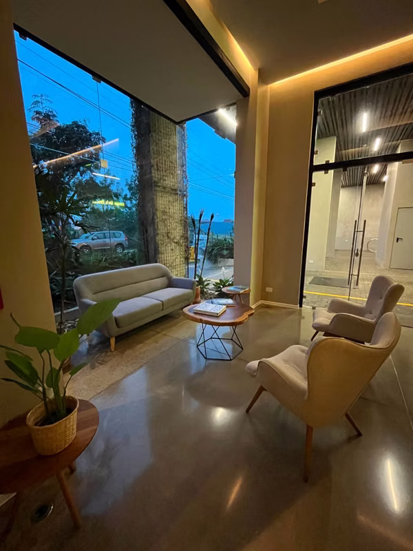 Apartamento Studio Amoblado con Parqueo en Barrio Escalante