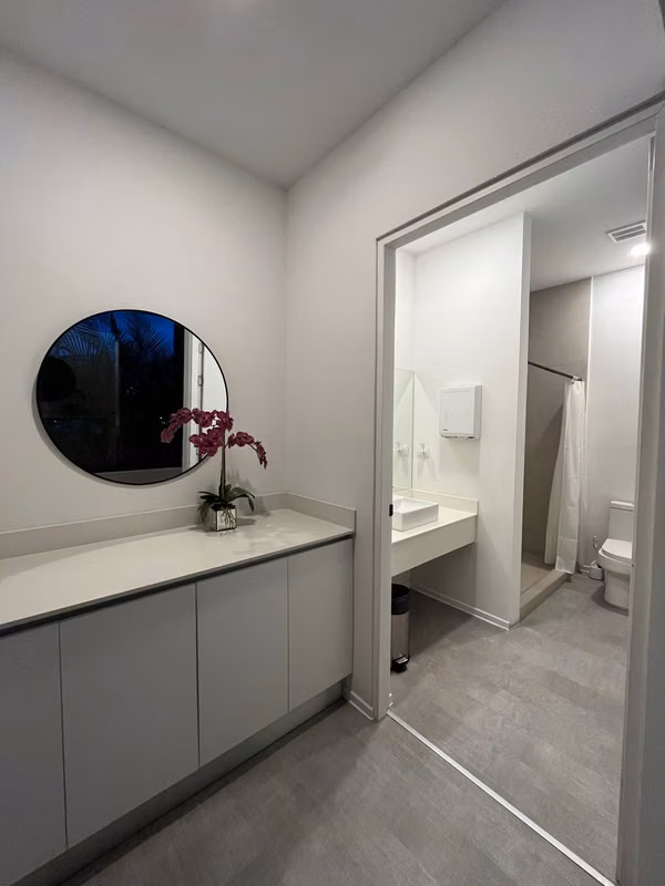Apartamento Studio Amoblado con Parqueo en Barrio Escalante