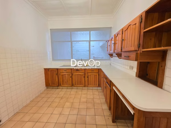 Venta de casa grande con patio. Uso de suelo Mixto. Yoses