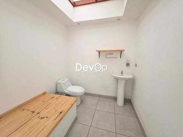 Venta de casa grande con patio. Uso de suelo Mixto. Yoses