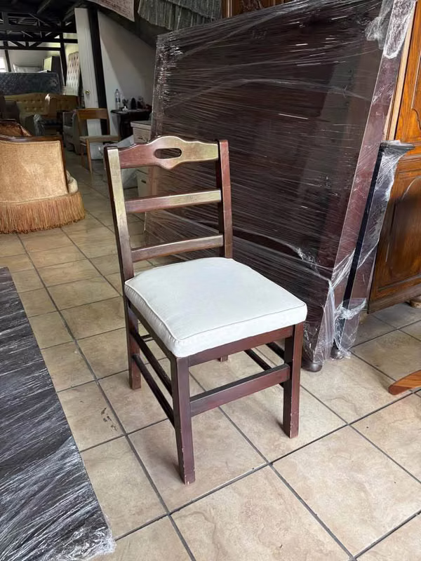 Old European Chair in Cedro Wood. Like New