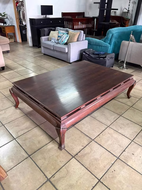 Mesa Centro Sala En Madera De Cedro Con Tallado. Importada Como Nueva Mide 170 cm Largo X 120 cm Ancho X 45 cm Alto