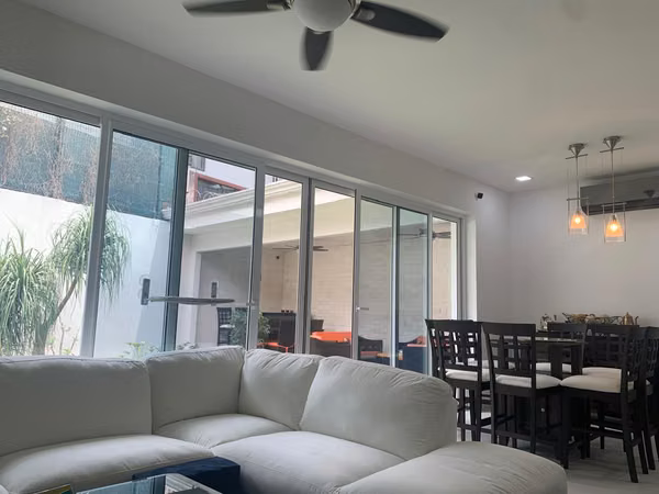 Exclusiva Casa de 1 Nivel Totalmente Remodelada – Pozos de Santa Ana