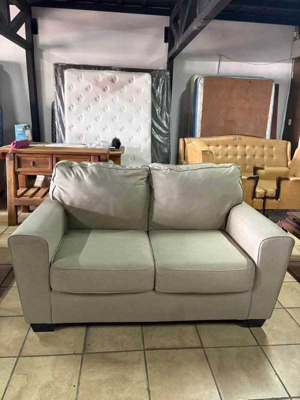Sillon Sofa 2 Positions of ASHLEY FURNITURE. Like New Month 1, 60 mt Long X 97 cm Background