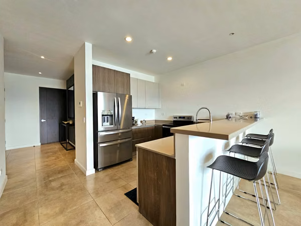 Apartamento Amueblado de Lujo - 2 Hab. - Terraza Privada - Guachipelín Norte