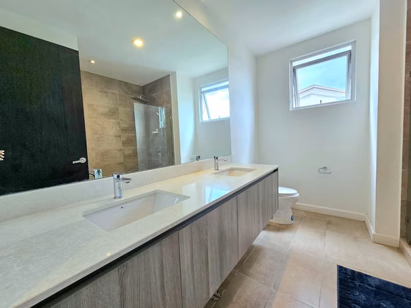 Apartamento Amueblado de Lujo - 2 Hab. - Terraza Privada - Guachipelín Norte