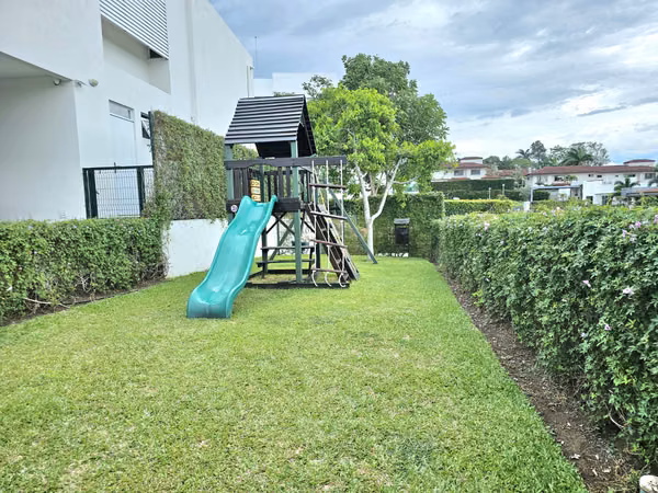 Apartamento Amueblado de Lujo - 2 Hab. - Terraza Privada - Guachipelín Norte