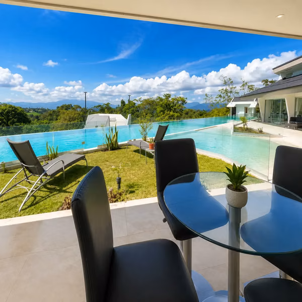 Finca de Lujo en la Montaña con Arroyo Privado, Piscina y Vistas Panorámicas en Coronado, Costa Rica