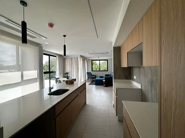Apartamento Moderno de 3 Habitaciones en Jacó con Vistas al Océano y Amenidades de Lujo