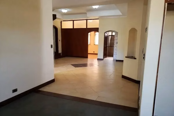 VENTA / ¡Majestuosidad y Exclusividad en Santa Ana! Su Refugio Soñado le Espera